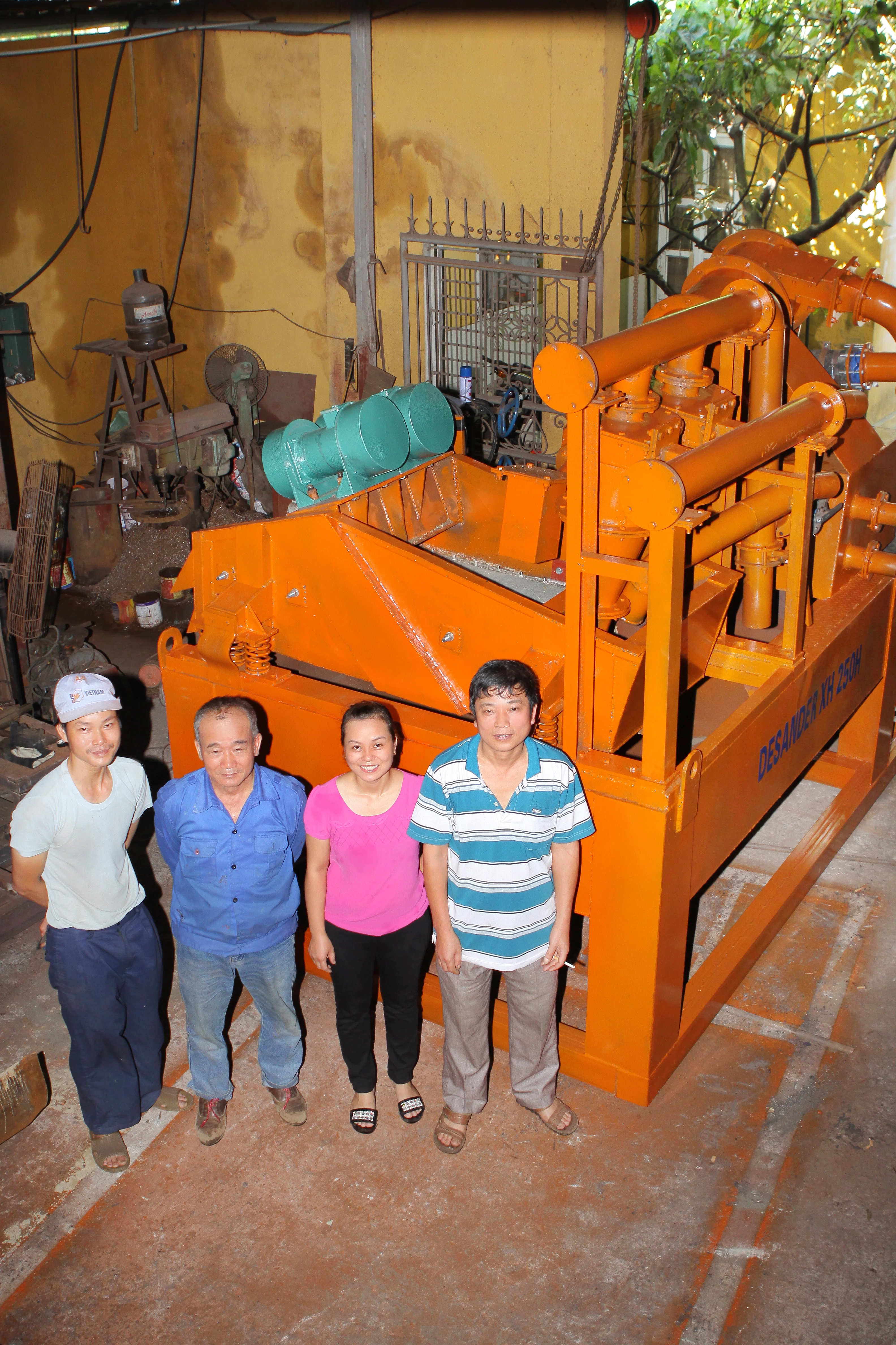 Chúng tôi có hơn 20 năm nghiên cứu chế tạo máy tách cát, thiết bị phụ trợ khoan cọc nhồi